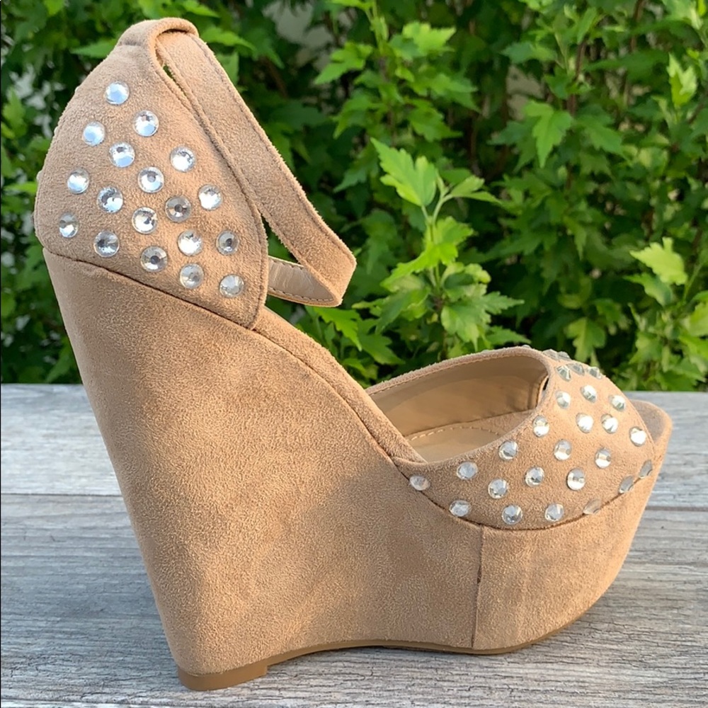 Oatmeal shinny studs faux suede platform wedge - Picture 3 of 5